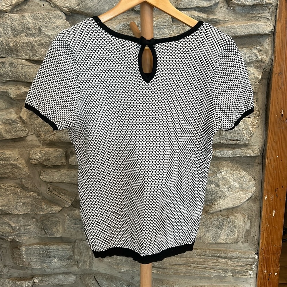 Short sleeve knit top - Picture 2 of 9